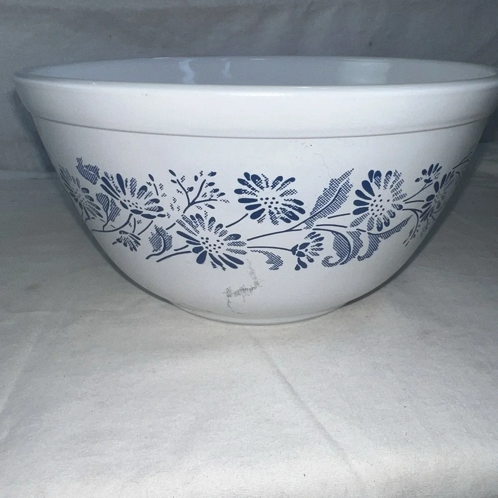 Pyrex Vintage Colonial Mist Mixing Bowl Blue White Ombre Floral MCM Kitchenware
